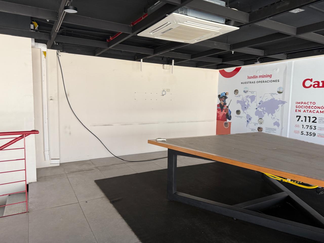 GRAN LOCAL COMERCIAL PLENO CENTRO - PRIMER PISO HOTEL IBIS.-