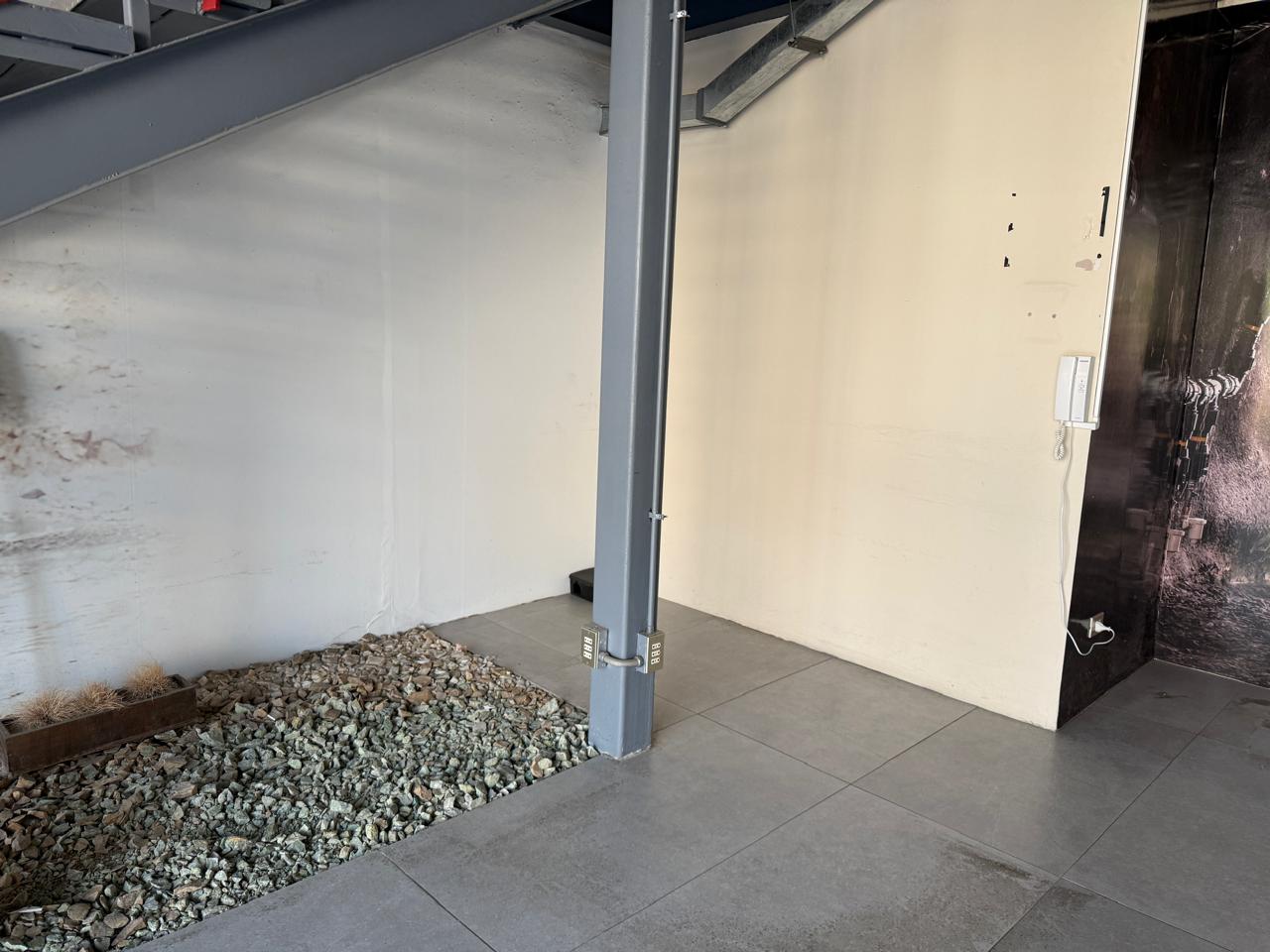 GRAN LOCAL COMERCIAL PLENO CENTRO - PRIMER PISO HOTEL IBIS.-