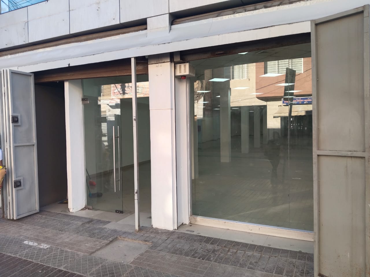 ESPECTACULAR LOCAL COMERCIAL_PLENO CENTRO_CALLE MAIPU