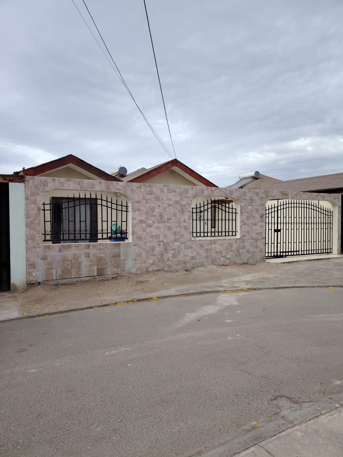 EXCELENTE CASA EN CONDOMINIO CERRADO-SECTOR PUNTA NEGRA