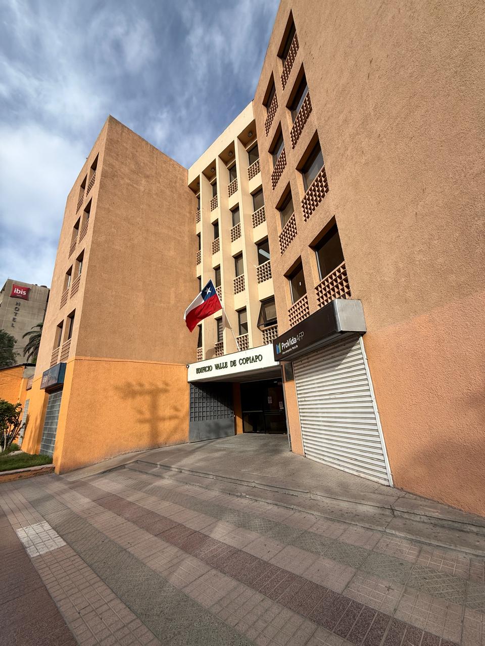EXCELENTE OFICINA REMODELADA_EDIF. VALLE COPIAPO_219