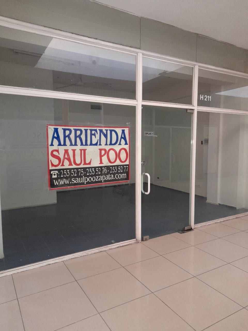 LOCAL COMERCIAL - PLAZA REAL.-_ H-211