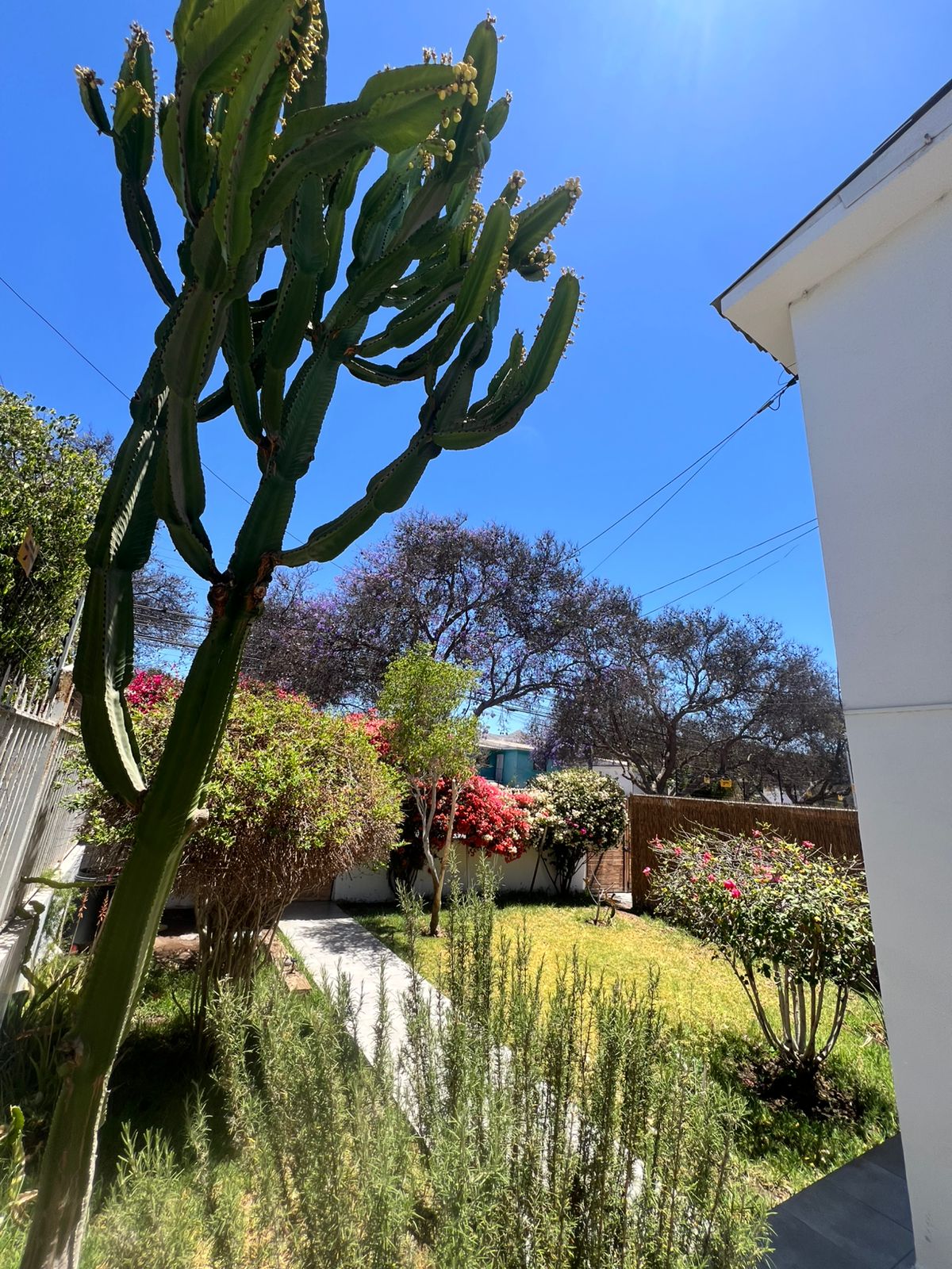 GRAN CASA SECTOR RESIDENCIAL - CALLE SAN ROMAN.-