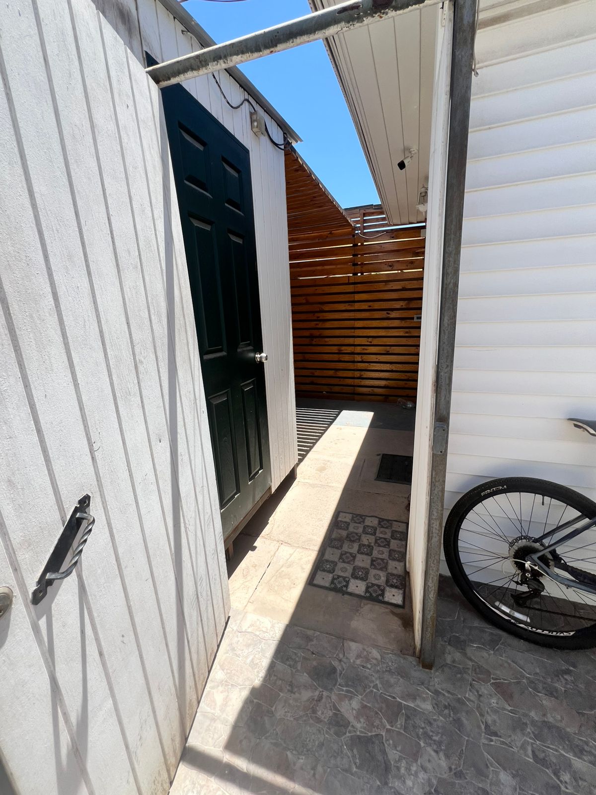 GRAN CASA SECTOR RESIDENCIAL - CALLE SAN ROMAN.-