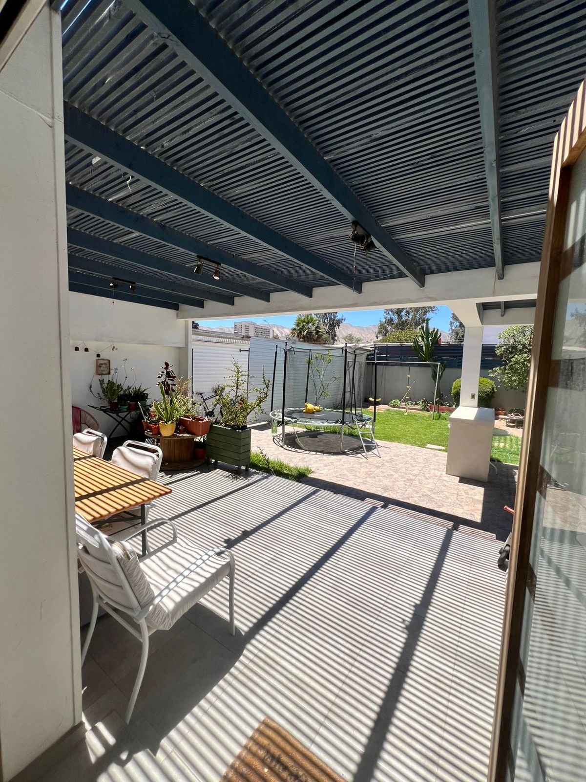 GRAN CASA SECTOR RESIDENCIAL - CALLE SAN ROMAN.-