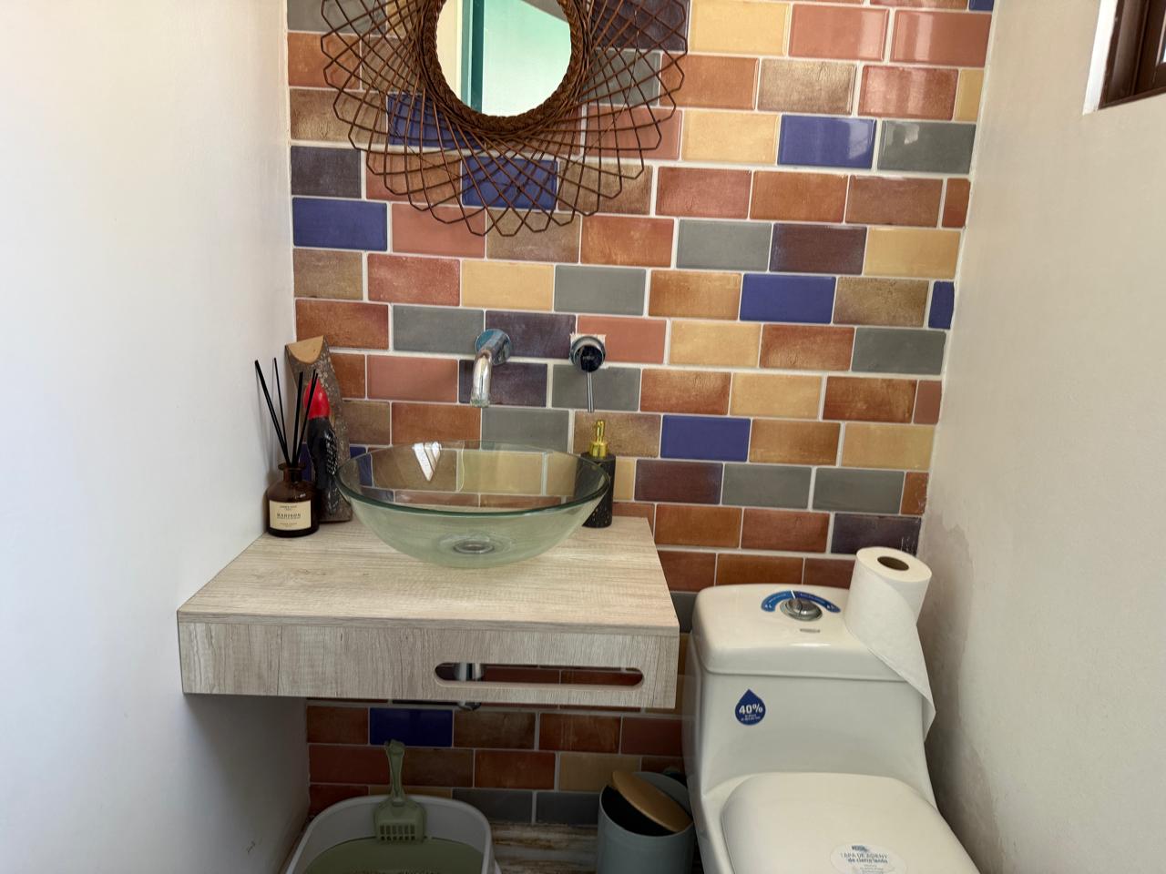 GRAN CASA SECTOR RESIDENCIAL - CALLE SAN ROMAN.-