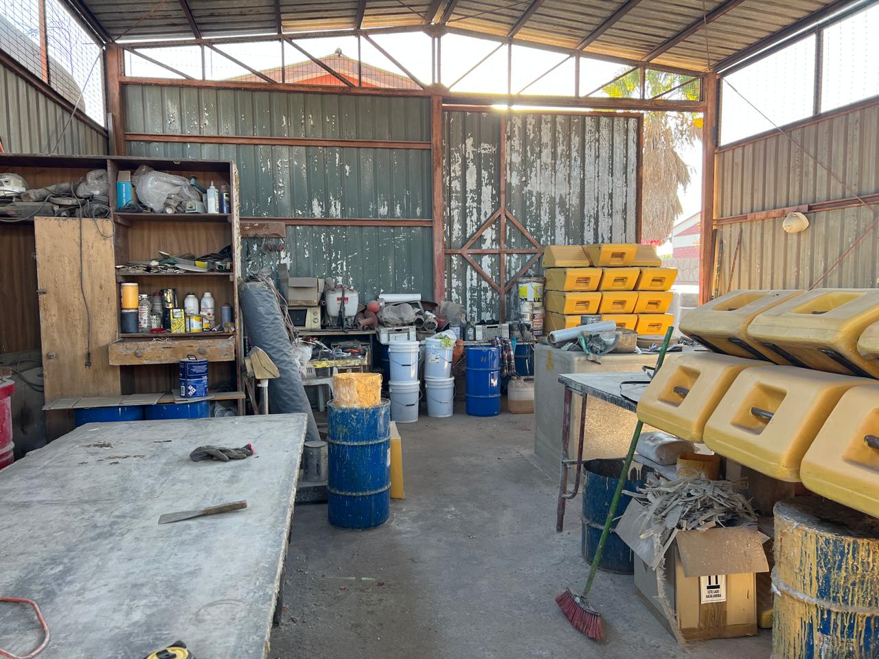 EXCELENTE TERRENO/GALPON Y CASA-BARRIO INDUSTRIAL PAIPOTE.-