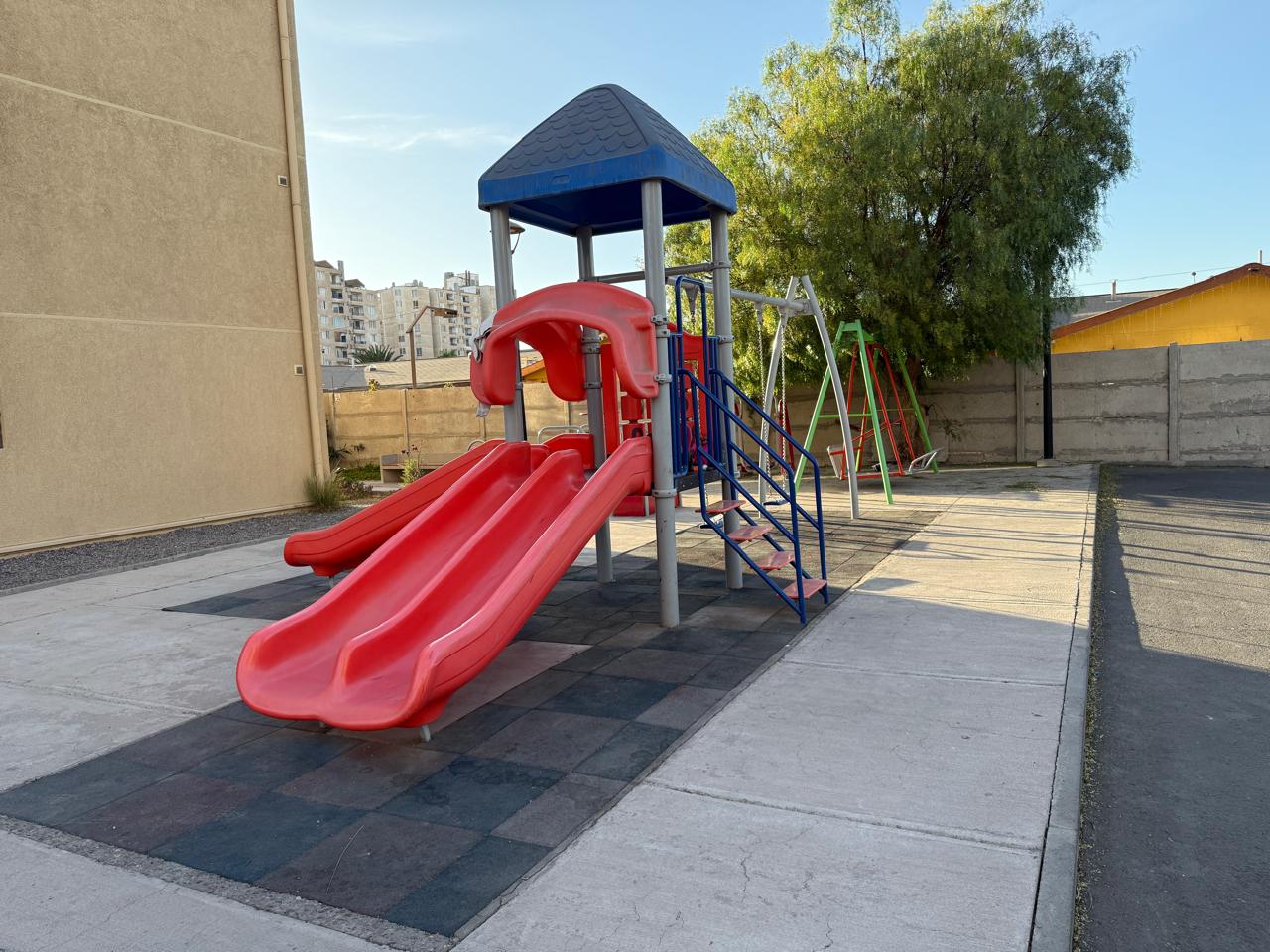 DEPTO._COND. _EL CONQUISTADOR - CALLE LEONIDAS PEREZ.-