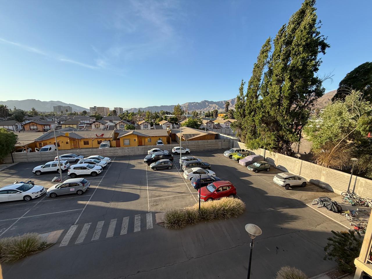 DEPTO._COND. _EL CONQUISTADOR - CALLE LEONIDAS PEREZ.-