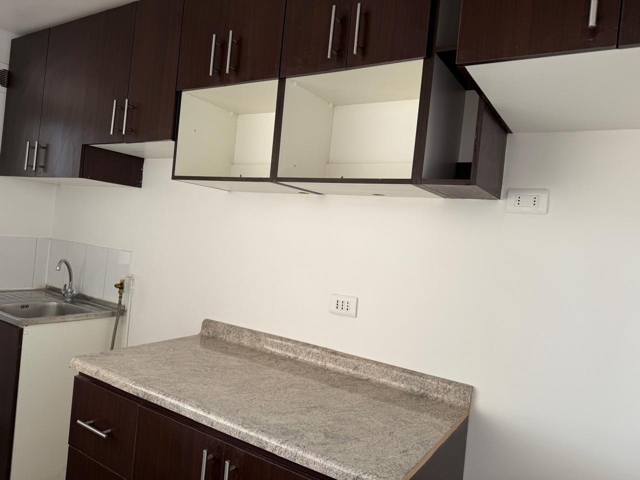 DEPTO._COND. _EL CONQUISTADOR - CALLE LEONIDAS PEREZ.-