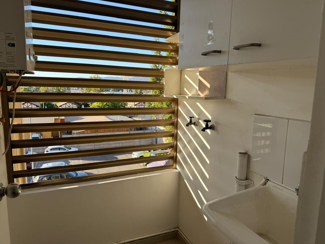 DEPTO._COND. _EL CONQUISTADOR - CALLE LEONIDAS PEREZ.-