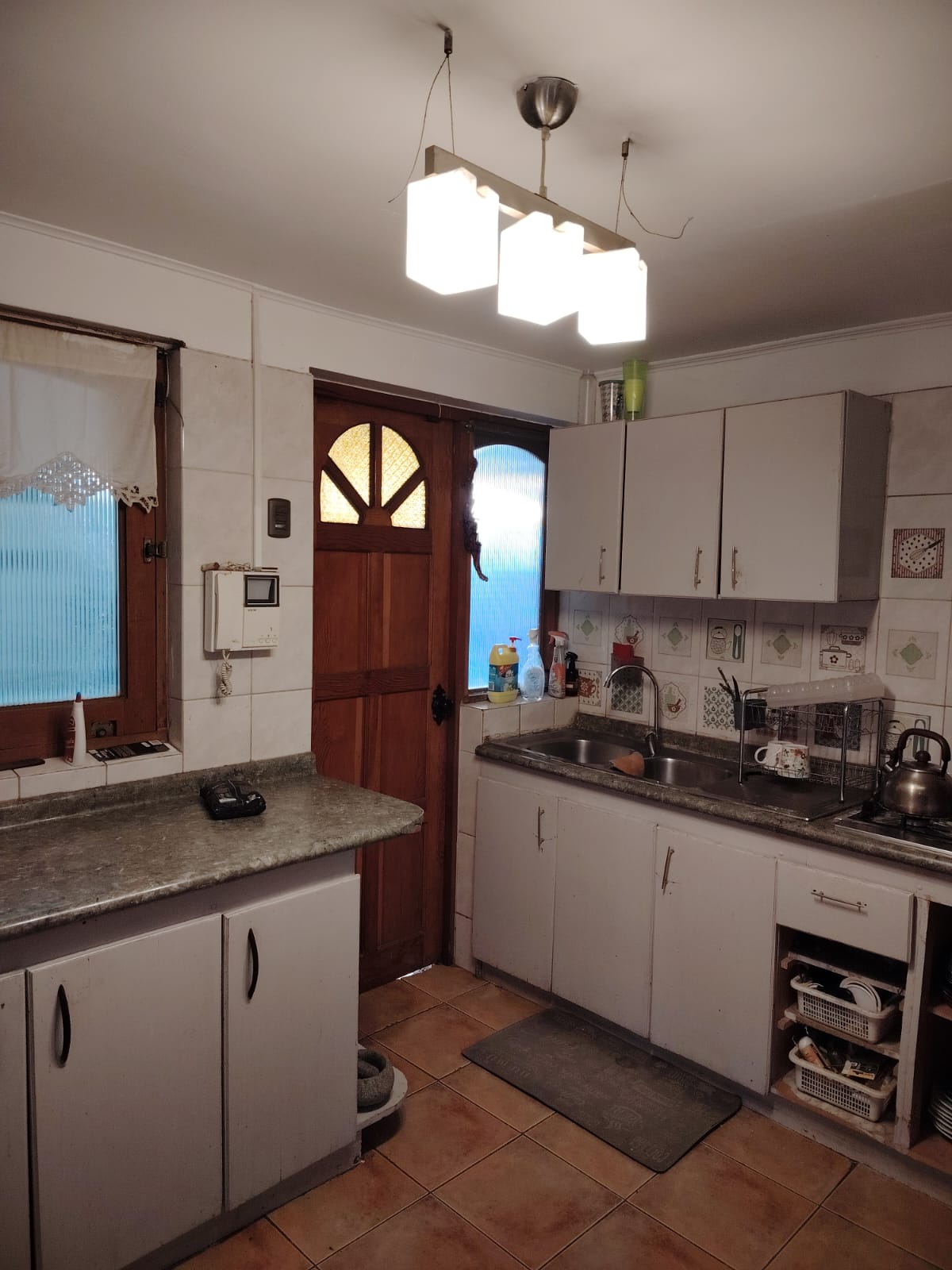 ARRIENDO CASA AV.LOS CARRERA-PRINCIPALMENTE EMPRESAS