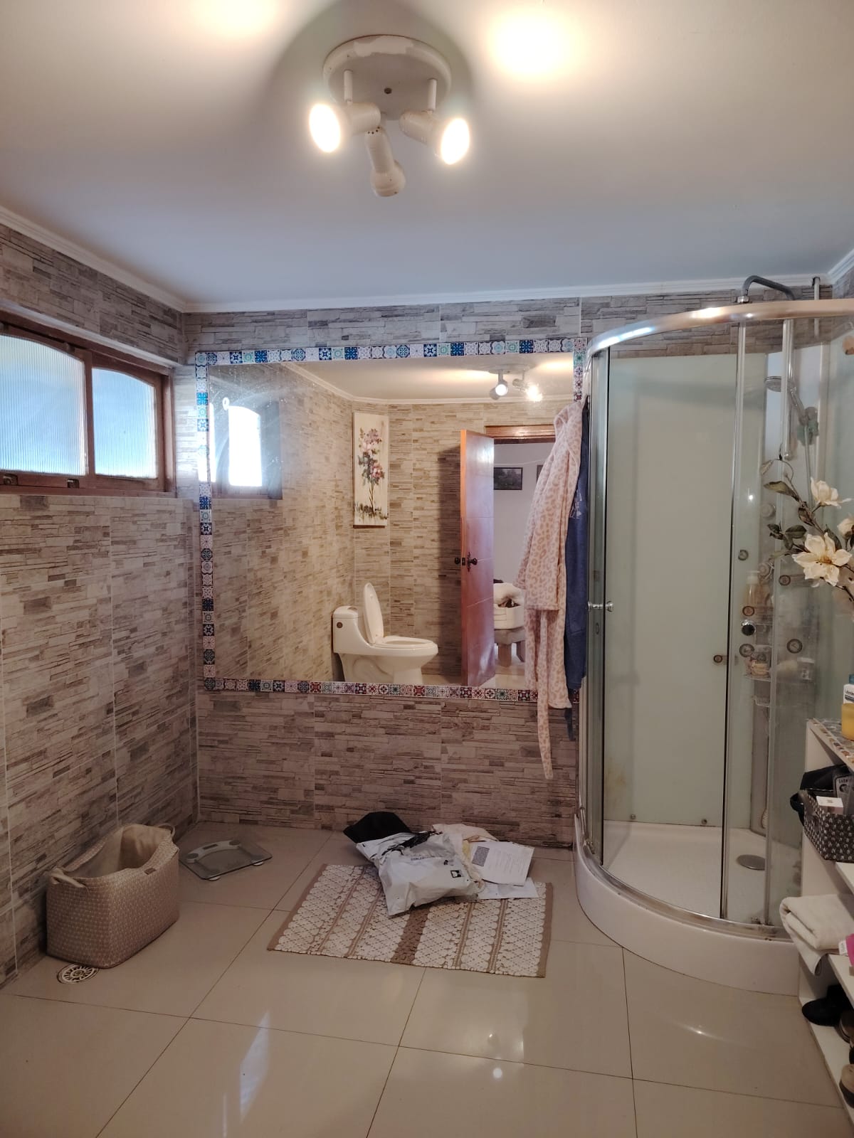 ARRIENDO CASA AV.LOS CARRERA-PRINCIPALMENTE EMPRESAS