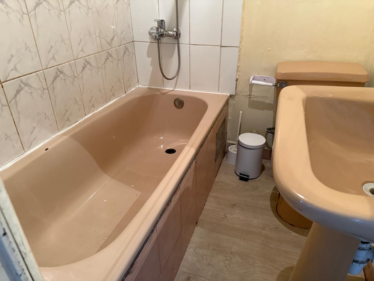 SOLO EMPRESAS - GRAN HOSTAL - AV. CIRCUNVALACION.-