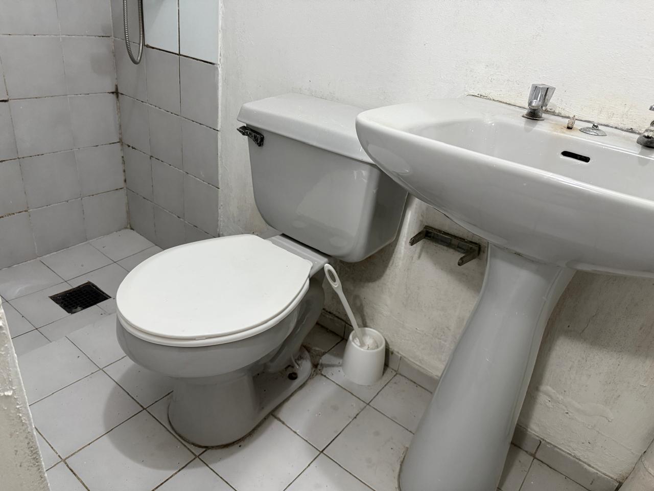 SOLO EMPRESAS - GRAN HOSTAL - AV. CIRCUNVALACION.-