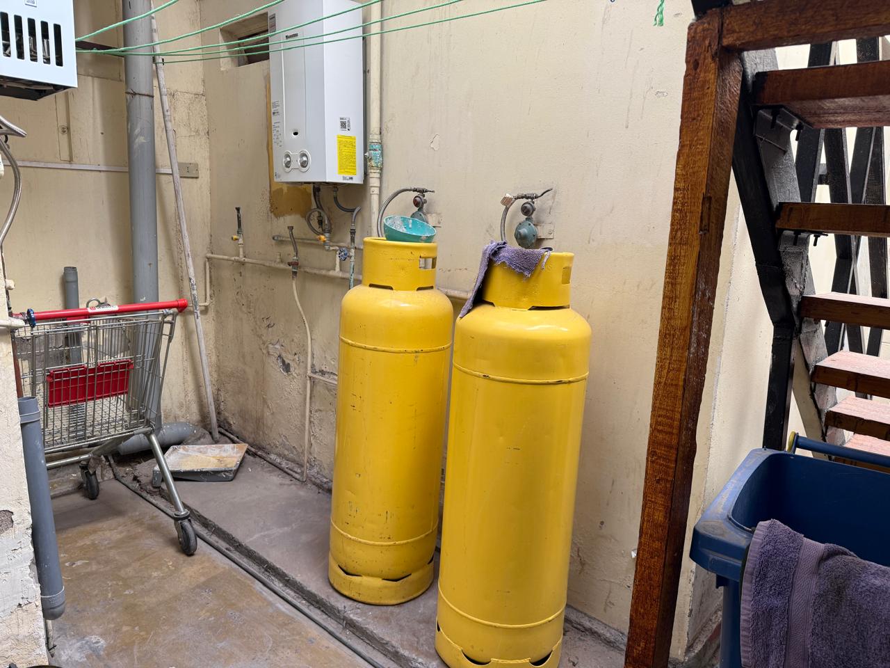 SOLO EMPRESAS - GRAN HOSTAL - AV. CIRCUNVALACION.-