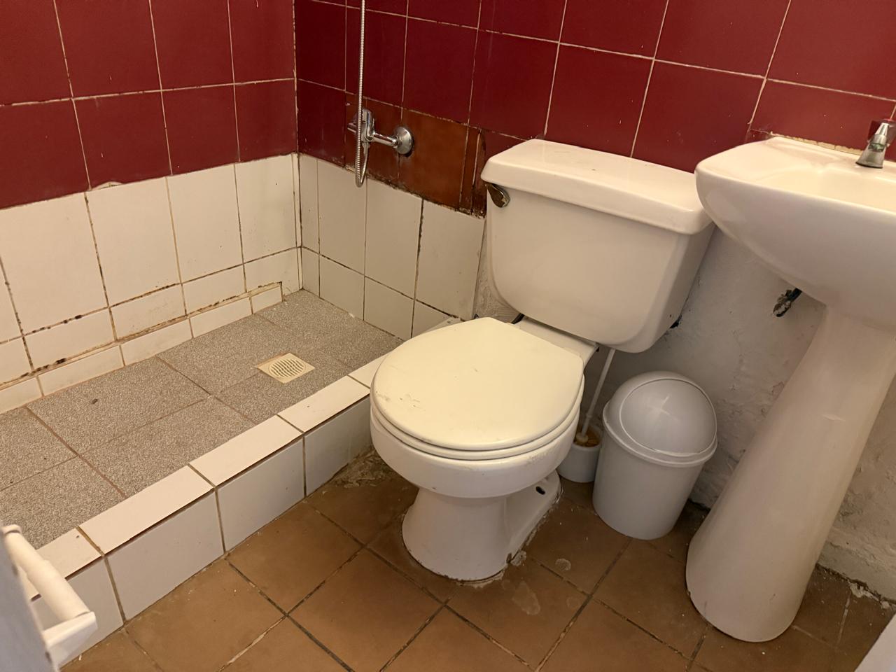 SOLO EMPRESAS - GRAN HOSTAL - AV. CIRCUNVALACION.-