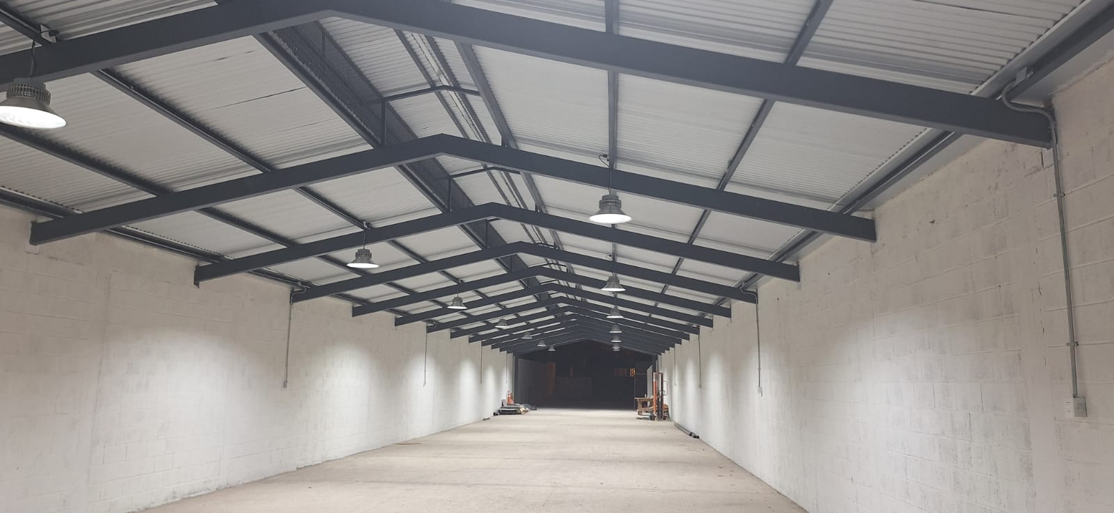 OFICINA MAS GALPONES - CALLE YERBAS BUENAS