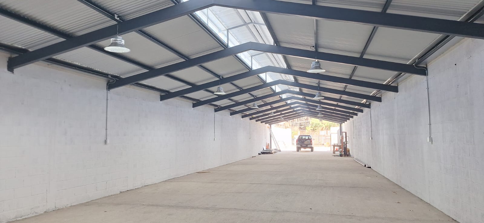 OFICINA MAS GALPONES - CALLE YERBAS BUENAS