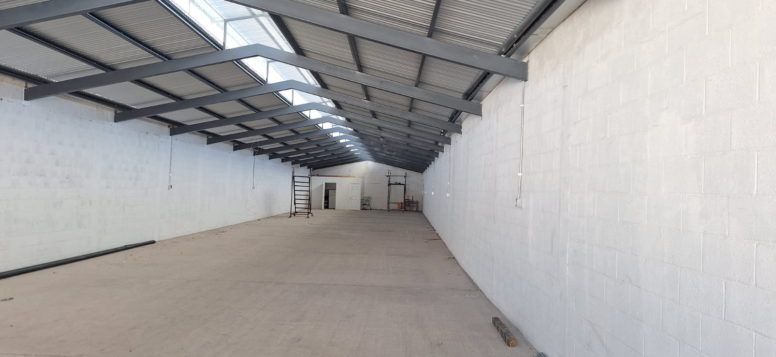 OFICINA MAS GALPONES - CALLE YERBAS BUENAS