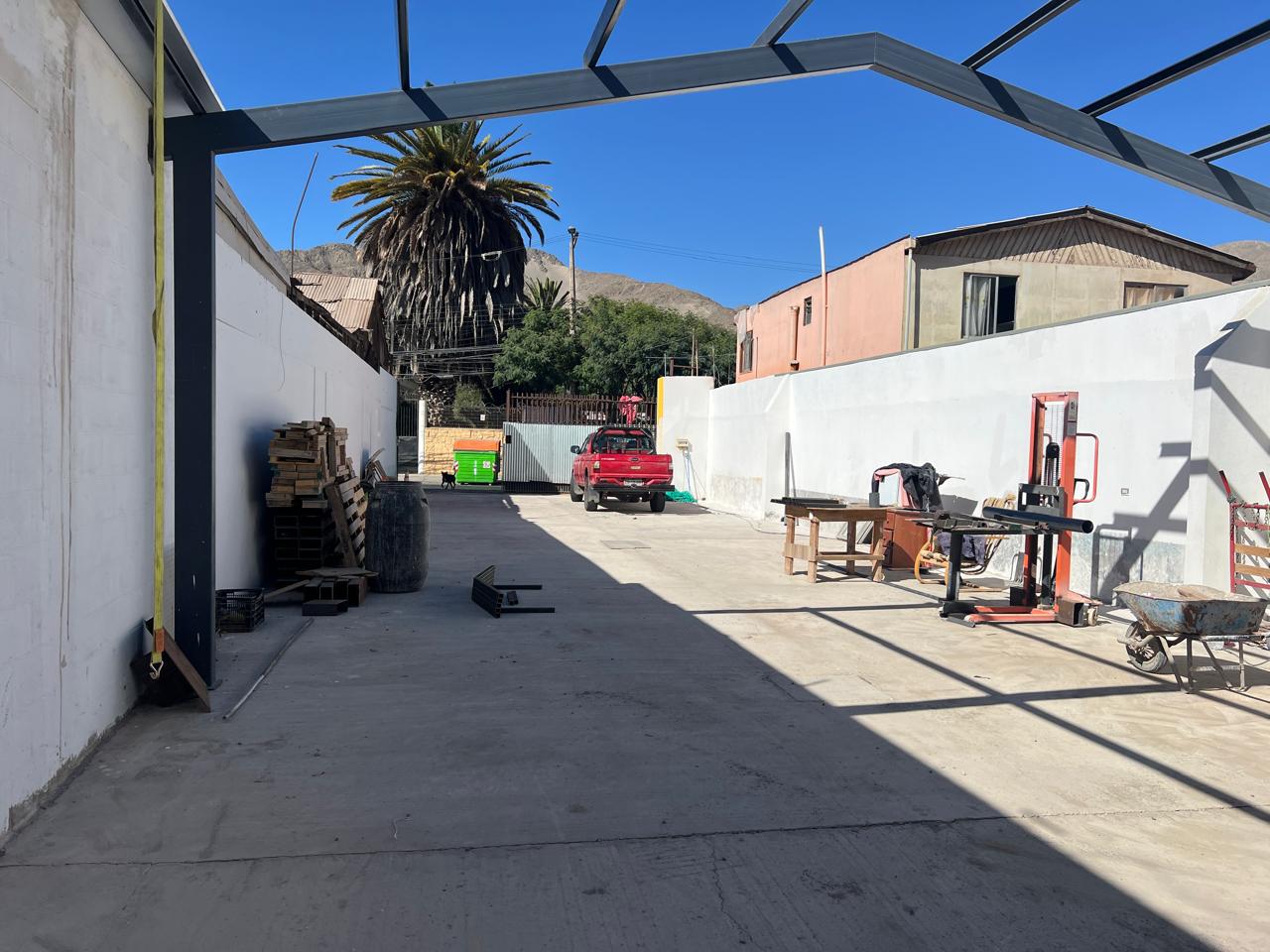 OFICINA MAS GALPONES - CALLE YERBAS BUENAS