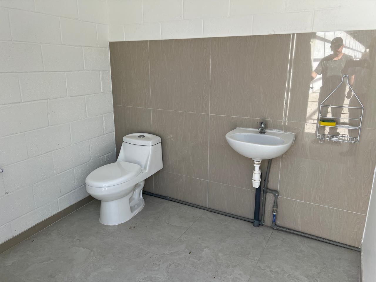 OFICINA MAS GALPONES - CALLE YERBAS BUENAS