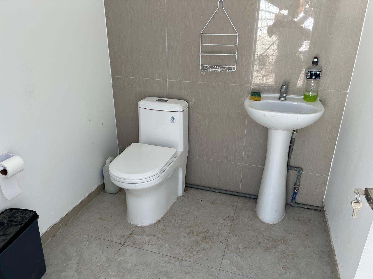 OFICINA MAS GALPONES - CALLE YERBAS BUENAS