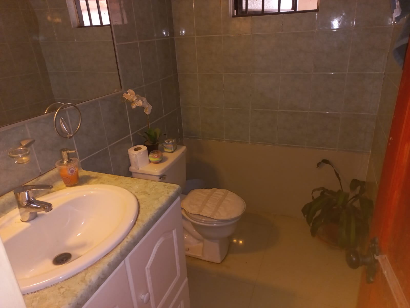 CASA AMOBLADA - VILLA ARBOLEDA -PRINCIPALMENTE EMPRESAS.-